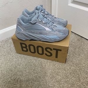 Adidas Yeezy 700 v2 hospital blue